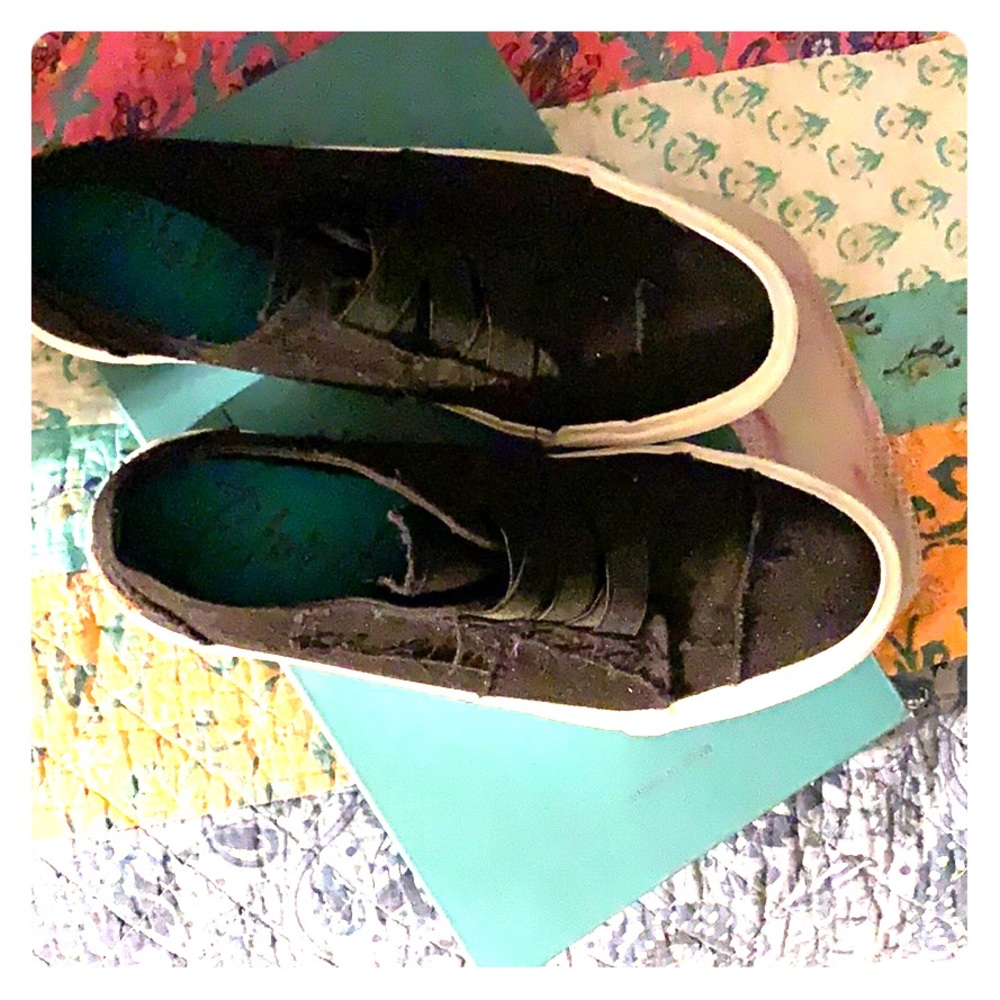 8.5 tennis shoes